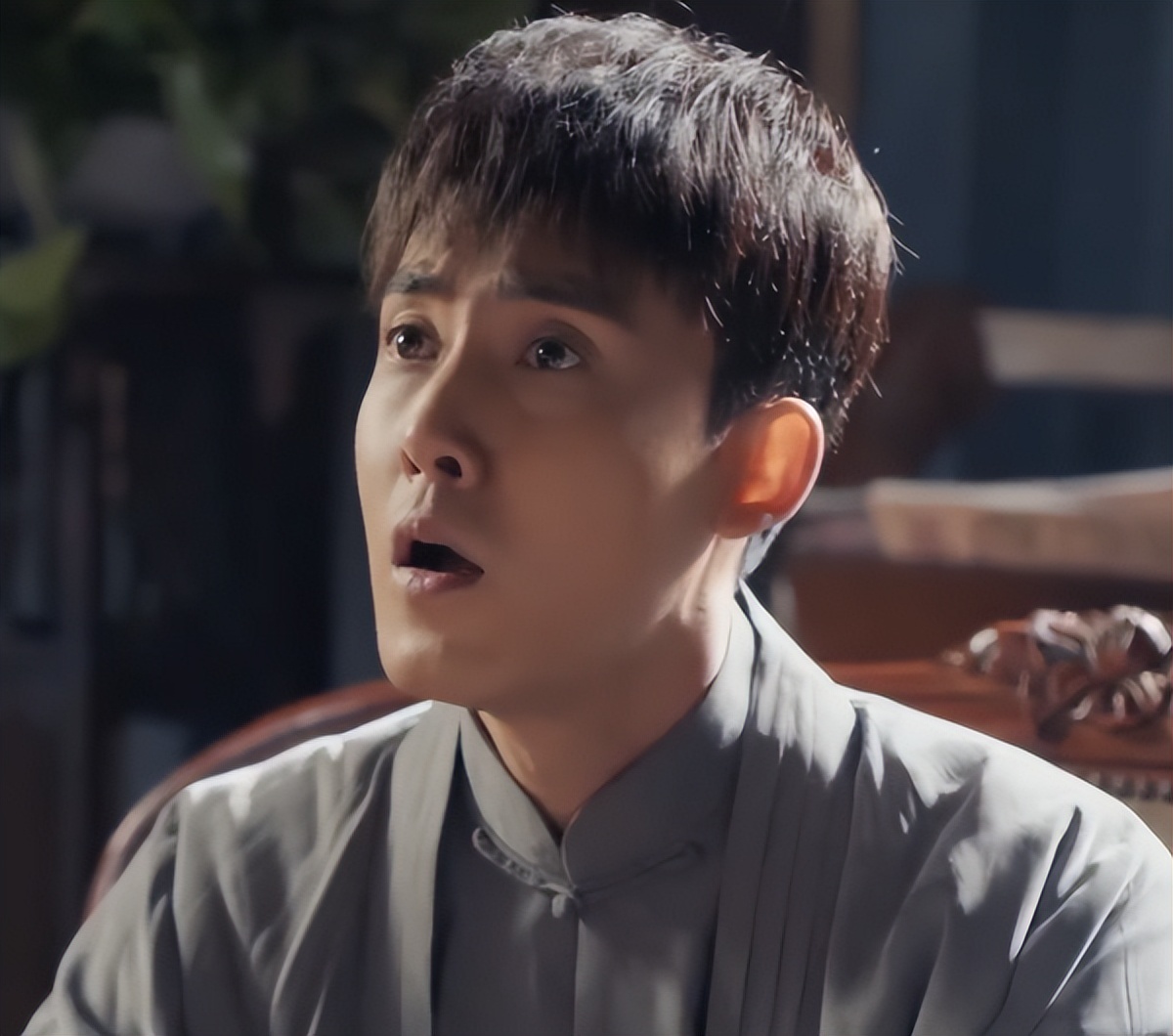 积压三年仍是烂剧，《一代洪商》年轻人演技拉胯，而剧情狗血雷人