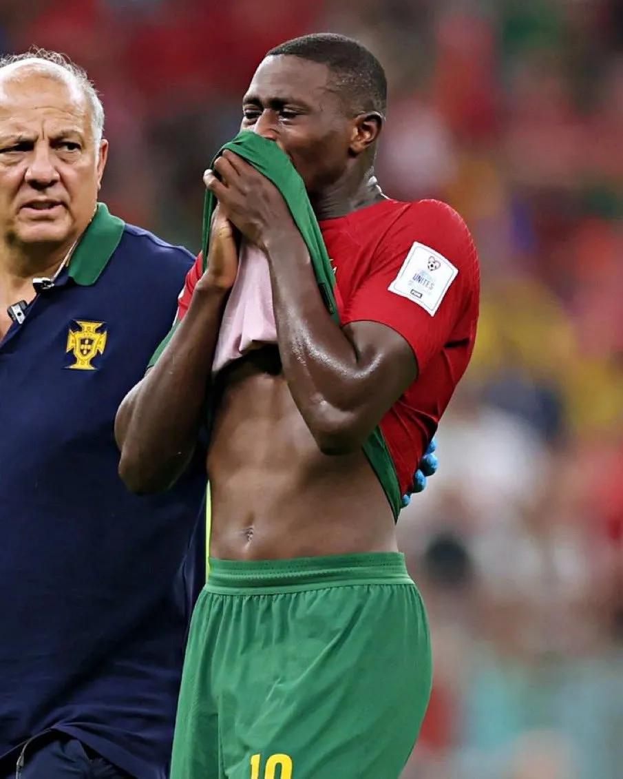 葡萄牙后防人员紧缺（葡萄牙后卫门德斯因腿伤告别世界杯，葡萄牙后防人手告急？）