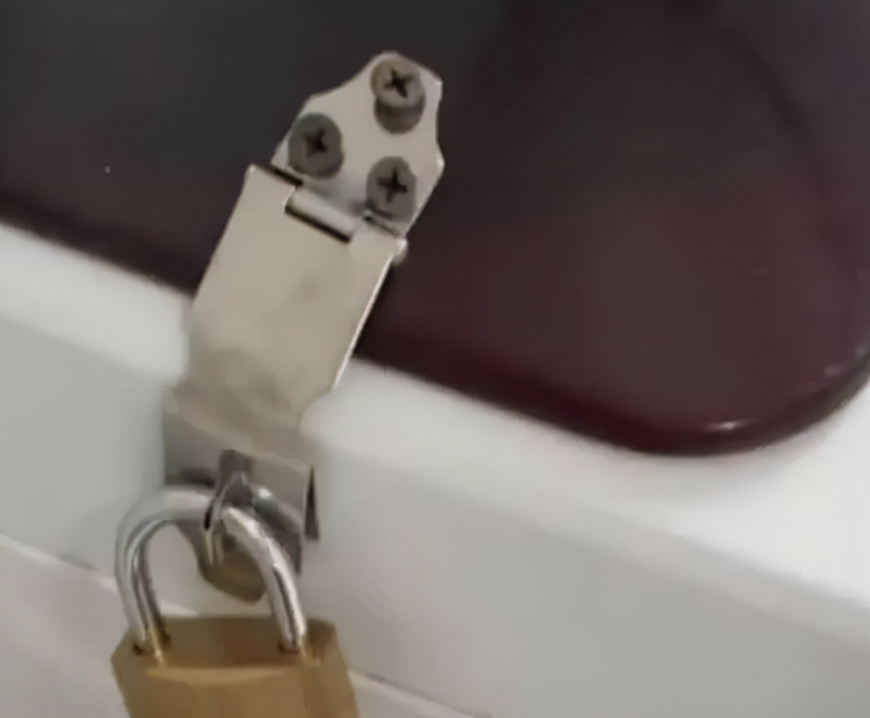 大学室友不愿AA买洗衣机，自掏腰包“上锁”使用，这样做有错吗？