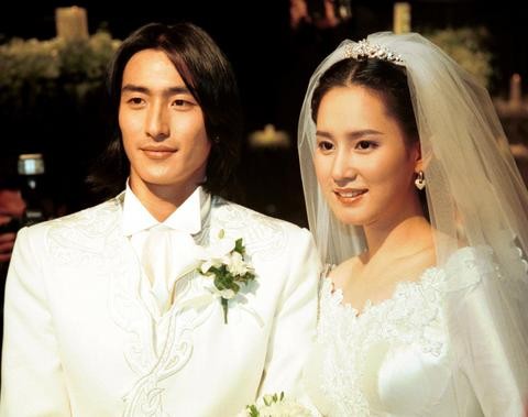 韩国足球明星安贞焕老婆（46岁安贞焕胖了不少！他的妻子李惠媛曾是韩国小姐，如今依旧美丽）