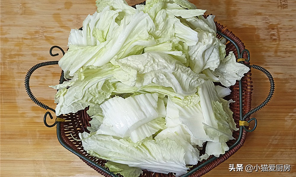 图片[4]-【白灼大白菜】做法步骤图 翠绿不变色 做法也简单-起舞食谱网