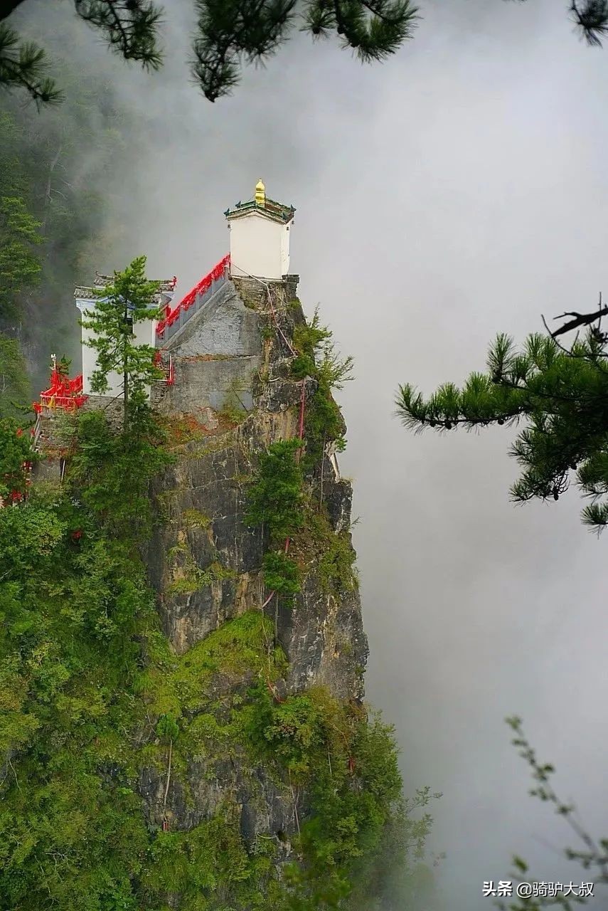 中国旅游卫视(8月强烈推荐！这14个绝美之地，人少景美，太适合夏天去了)