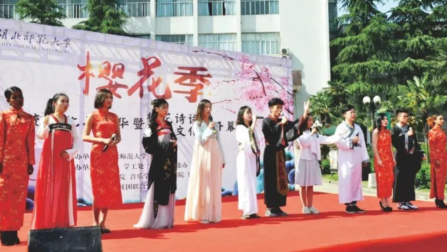 坐拥5大精致食堂，斥资80万建自习室，湖北这所大学超有幸福感