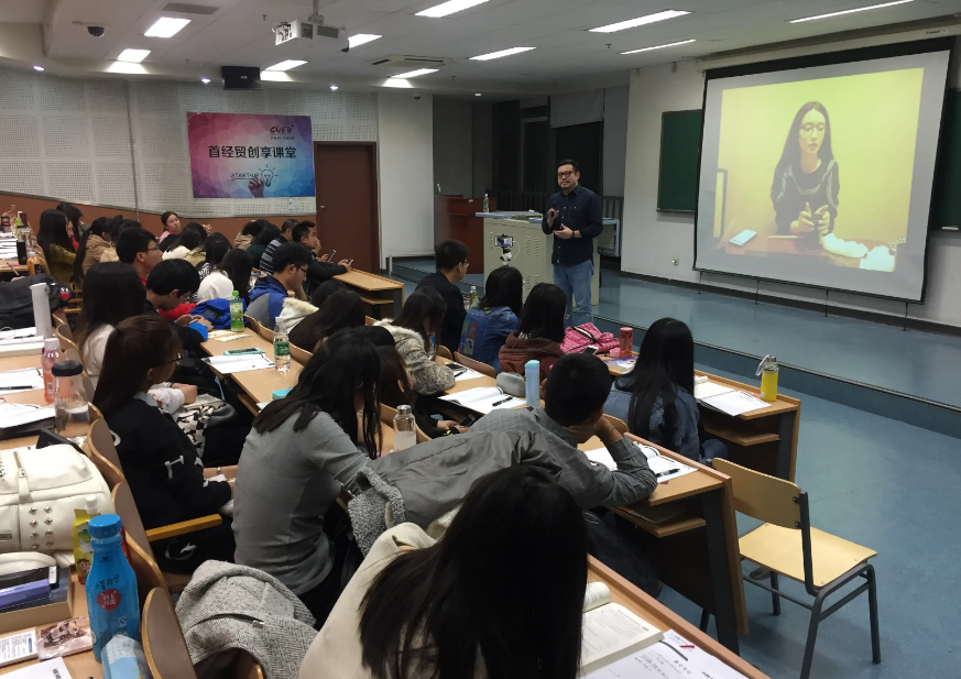 大学里“严重饱和”的4个专业，直接就业压力大，考研更“卷”