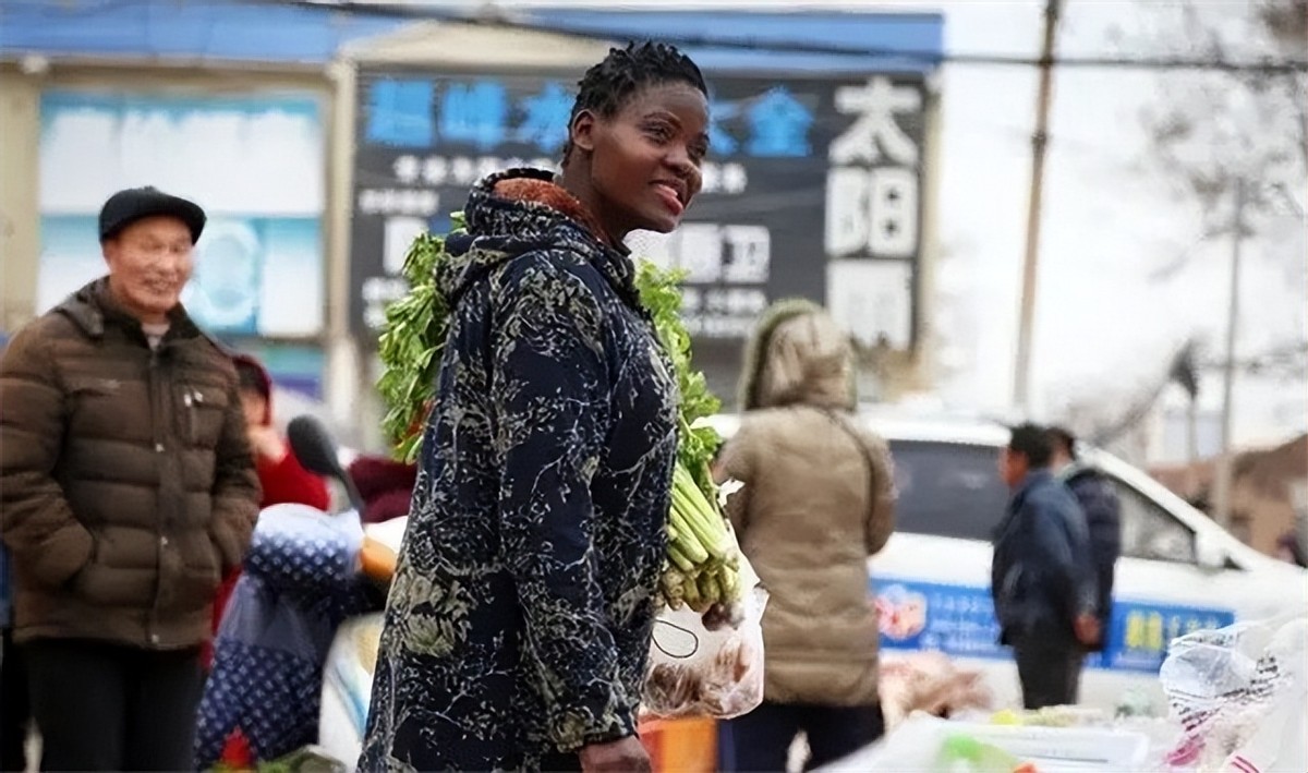 非洲女孩远嫁中国，仅三年时间肥到亲娘不敢认，最爱吃大肉排骨