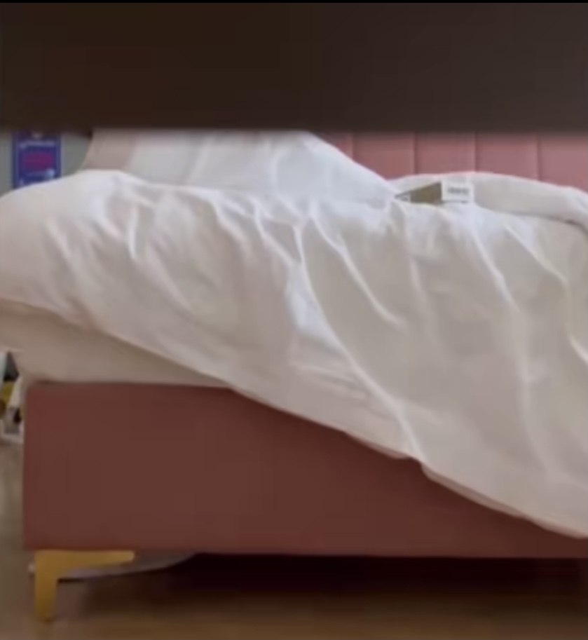 跨年夜开房，宾馆内居然藏着隐形摄像头！偷拍事件为何层出不穷？