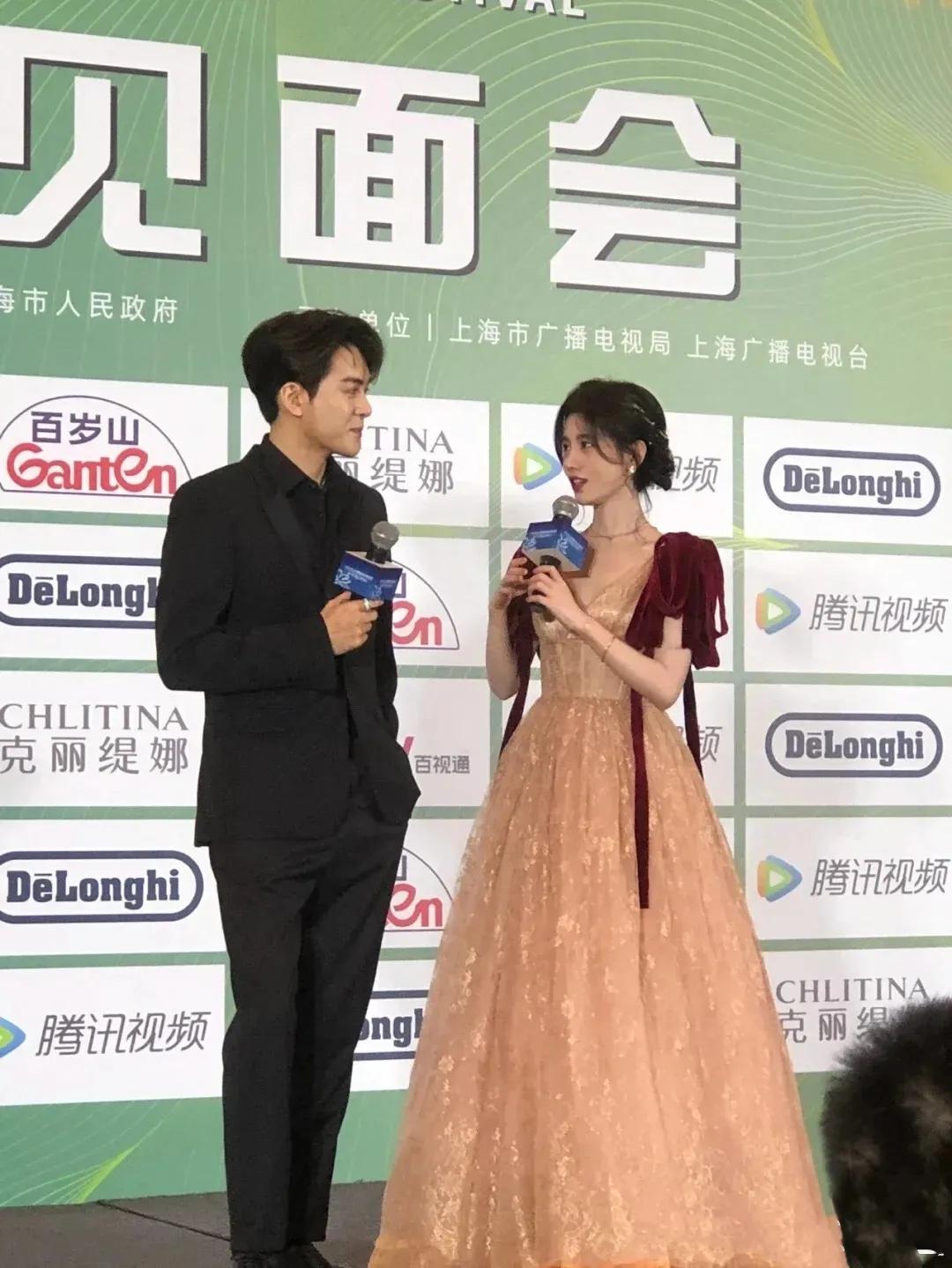 鞠婧祎路人视角