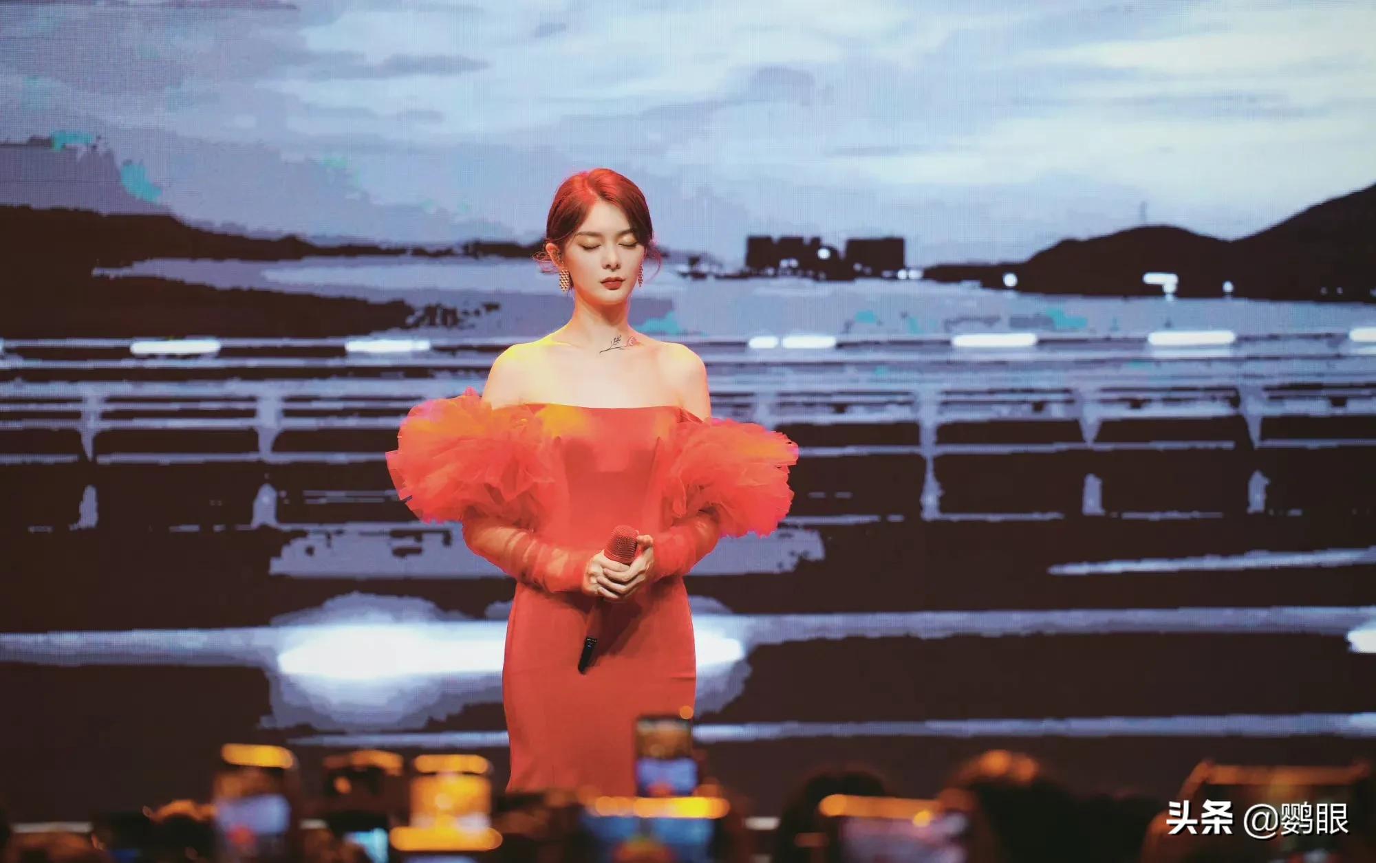 傅菁音乐会活力四射，疤痕上盛开出玫瑰，超美，超酷，超浪漫