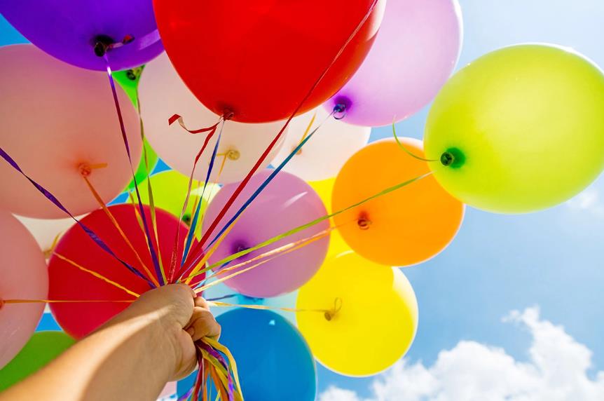 外国男孩误吸气球氦气死亡，父母心碎提醒，一定要把气球安全处理