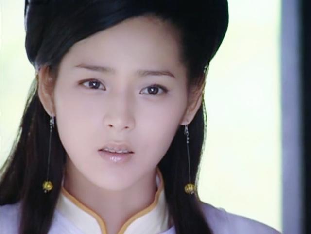 当时，韩国电视剧里的女性都长得很高，宋慧乔蔡琳也很有光泽，大长现在更是全员都是美女。