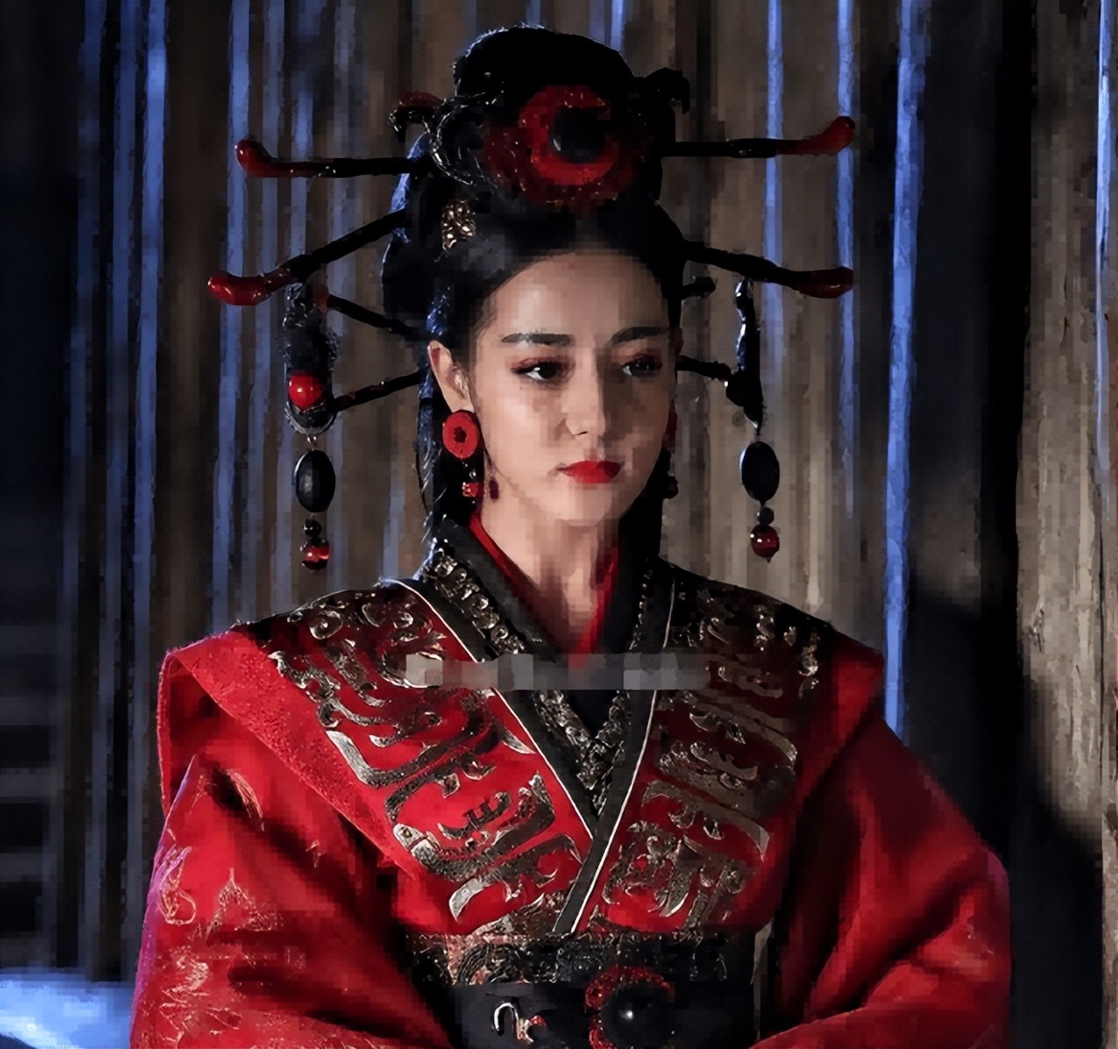 痘痘脸、赘肉、五五分！生图里的女星，让我看见了人间真实