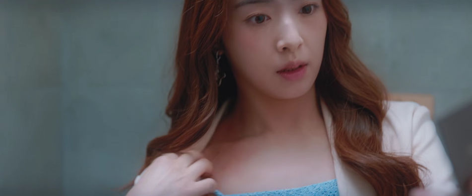 30岁老人狂奔的国产喜剧！满是狗的血，超“大尺度”的夜店群剧