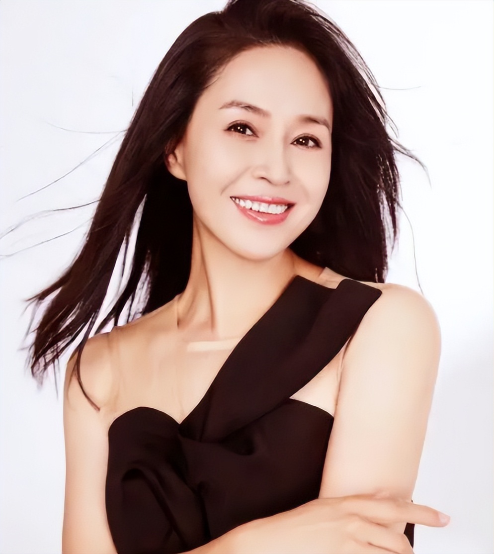 演员于莉红:31岁嫁初恋马诗红,结婚22年无子女,风光背后有泪水