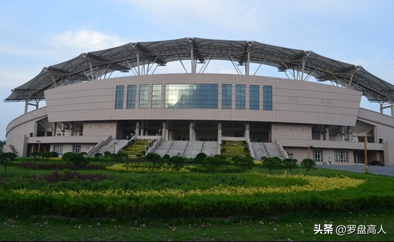 更多的大学校园老照片,可点击合集或以下的标题继续浏览阅读:高校影像
