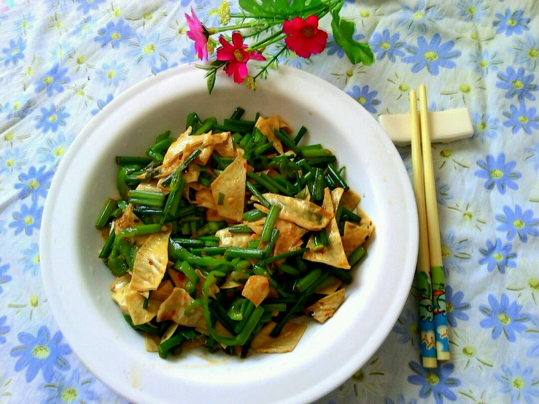 【韭菜肉丝炒豆皮】做法步骤图 简单家常超美味 刚-起舞食谱网