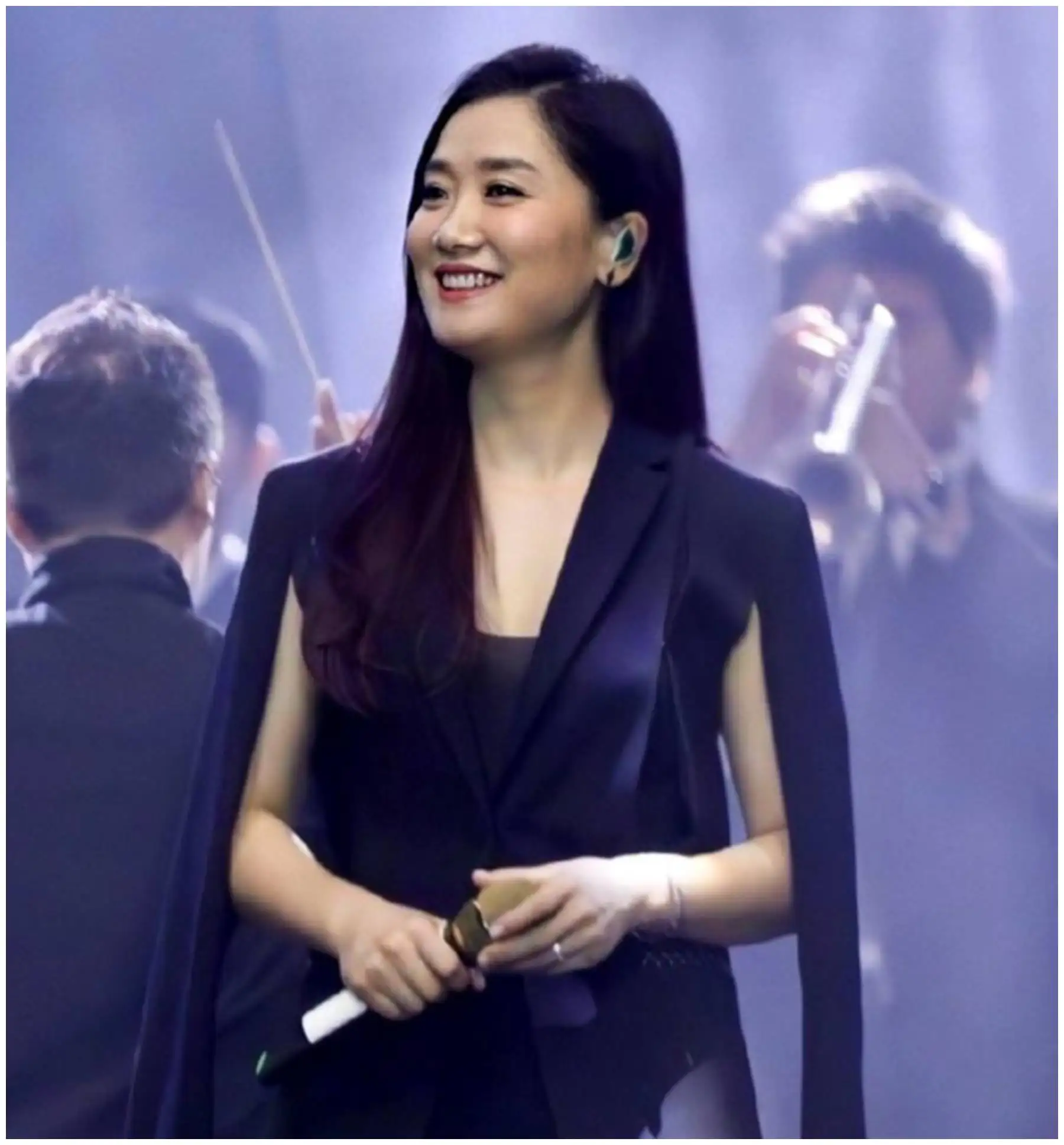 24年后,再看凤凰传奇曾毅玲花的境遇,才明白五五分账的重要性