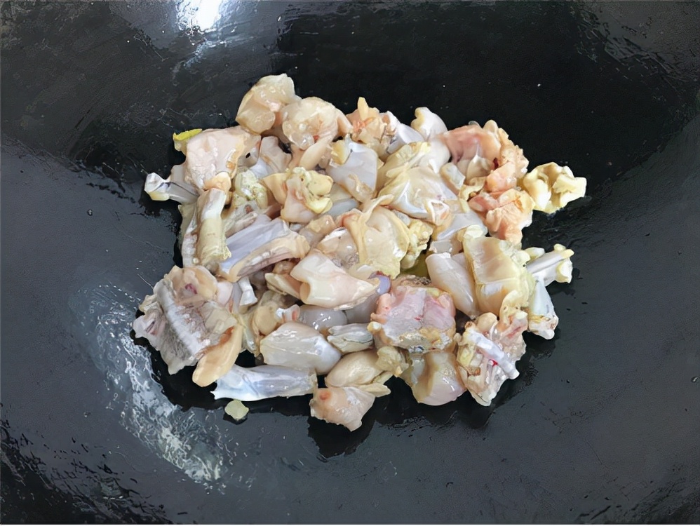 第一次这么吃牛蛙，肉质紧实鲜美，味道好极了