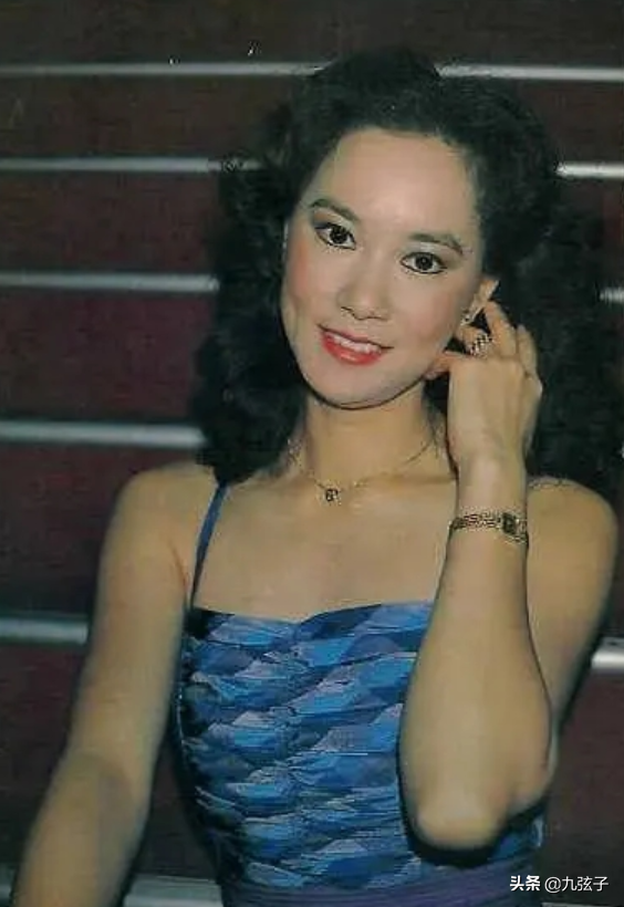 不畏惧市井流言,不为名声所累的痴情女子,苗可秀活得与众不同