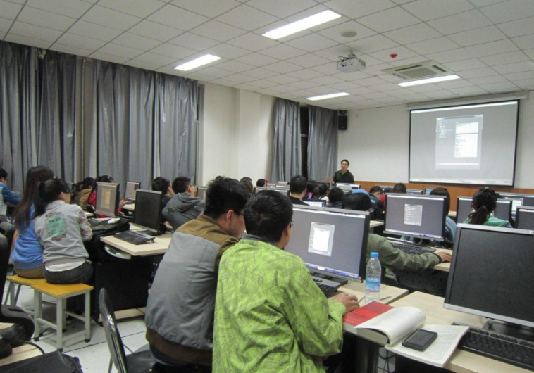 各大高校放假时间确定，假期有不同程度延长，最长可享67天长假