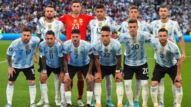 巴萨阿根廷球员名单(阿根廷队公布32人名单：梅西、迪巴拉领衔，世界杯名额竞争白热化)
