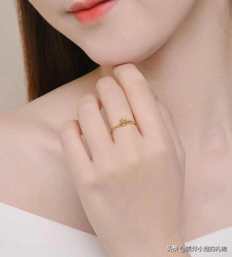 母亲节礼物系列I 细数我私藏的宝藏首饰，千元不到让妈妈闪耀起来