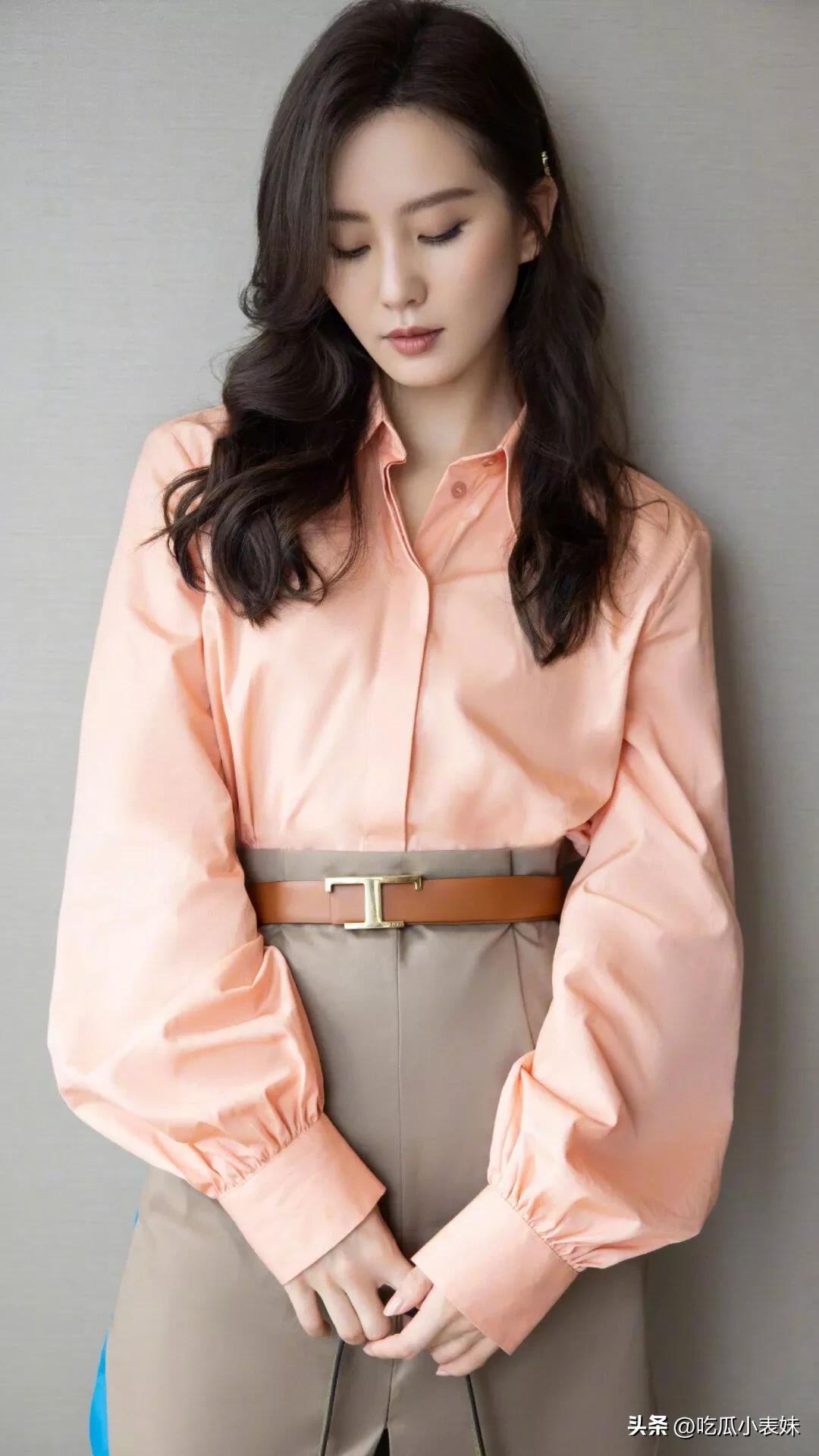 刘诗诗惊艳写真照，优雅迷人