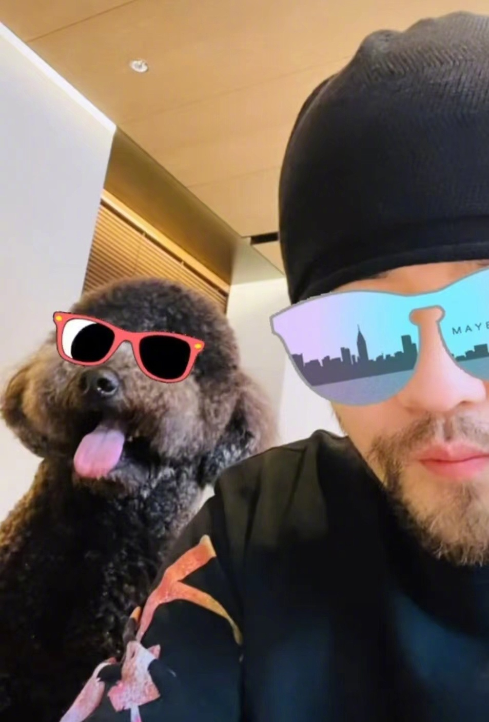 周杰伦晒自拍照喊话：刮不刮胡子真的很重要吗