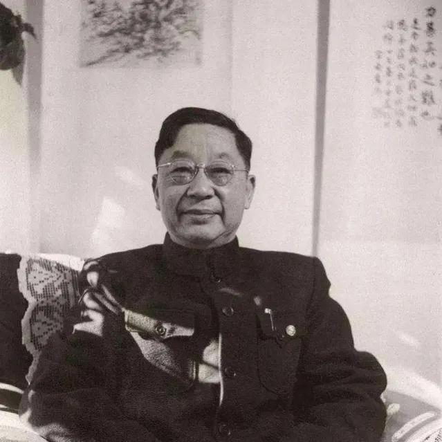 测测你的文学素养！这些中国作家你都认识吗？