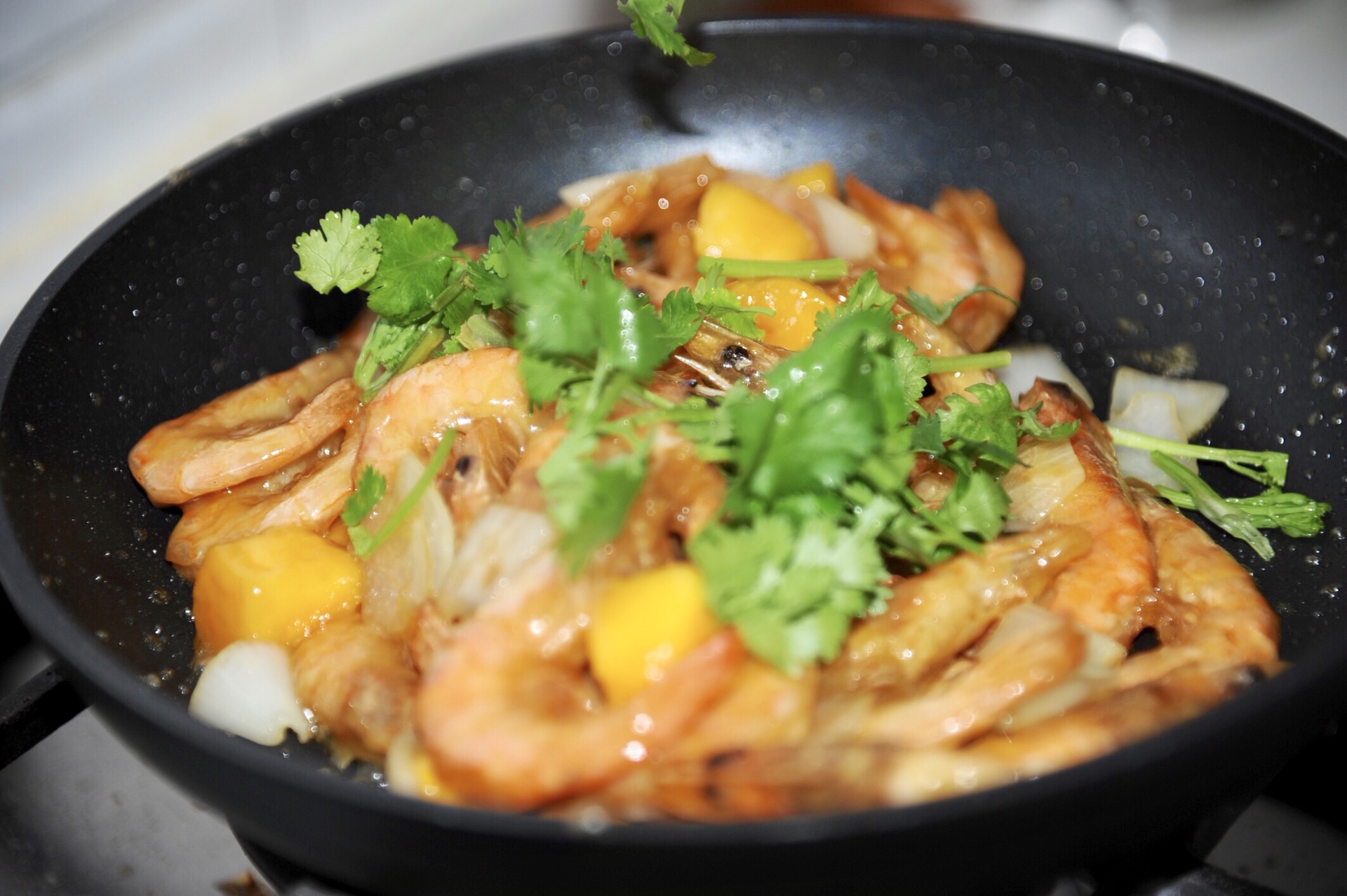 一个芒果一斤虾,教你做美味的芒果虾,颜值高味道好