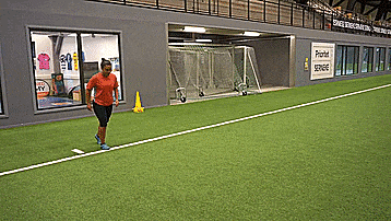 足球怎么踢得远且快（这三个错误使你跑得更慢）