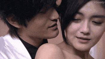 正剧耍帅、喜剧抽搐，连表情都管不住，他们怎么混成的当红明星？