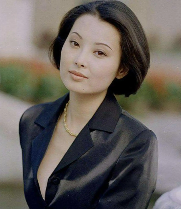 在娱乐圈，像韩红、李琼这样真实的人，寸步难行，也是我们的悲哀