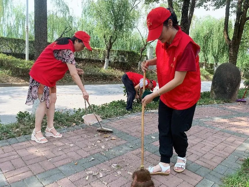 從我做起西鄉縣退役軍人志願者服務隊開展夏季送清涼慰問清潔工活動