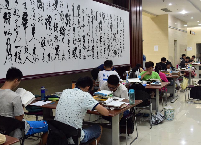 985大学生有多辛苦？浙大学霸晒出时间表，从清晨学到深夜是常事