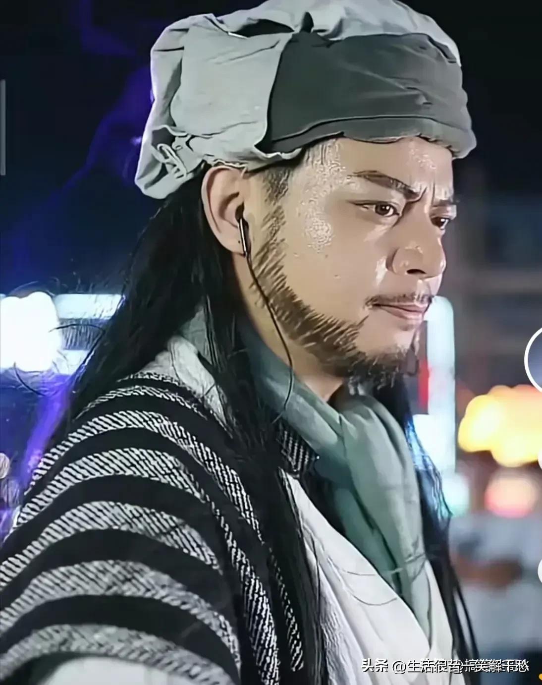 小伙子表示:自己无论从哪个角度看都比较像原版乔峰,不少**还以为他就