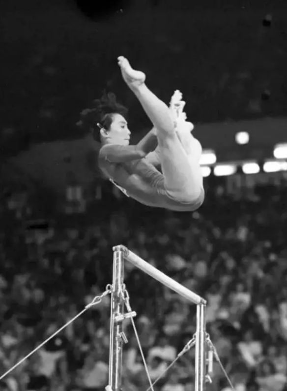 我国第一个奥运会冠军是谁（马燕红：中国首位体操奥运冠军，退役后赴美国，执教时遭白人刁难）