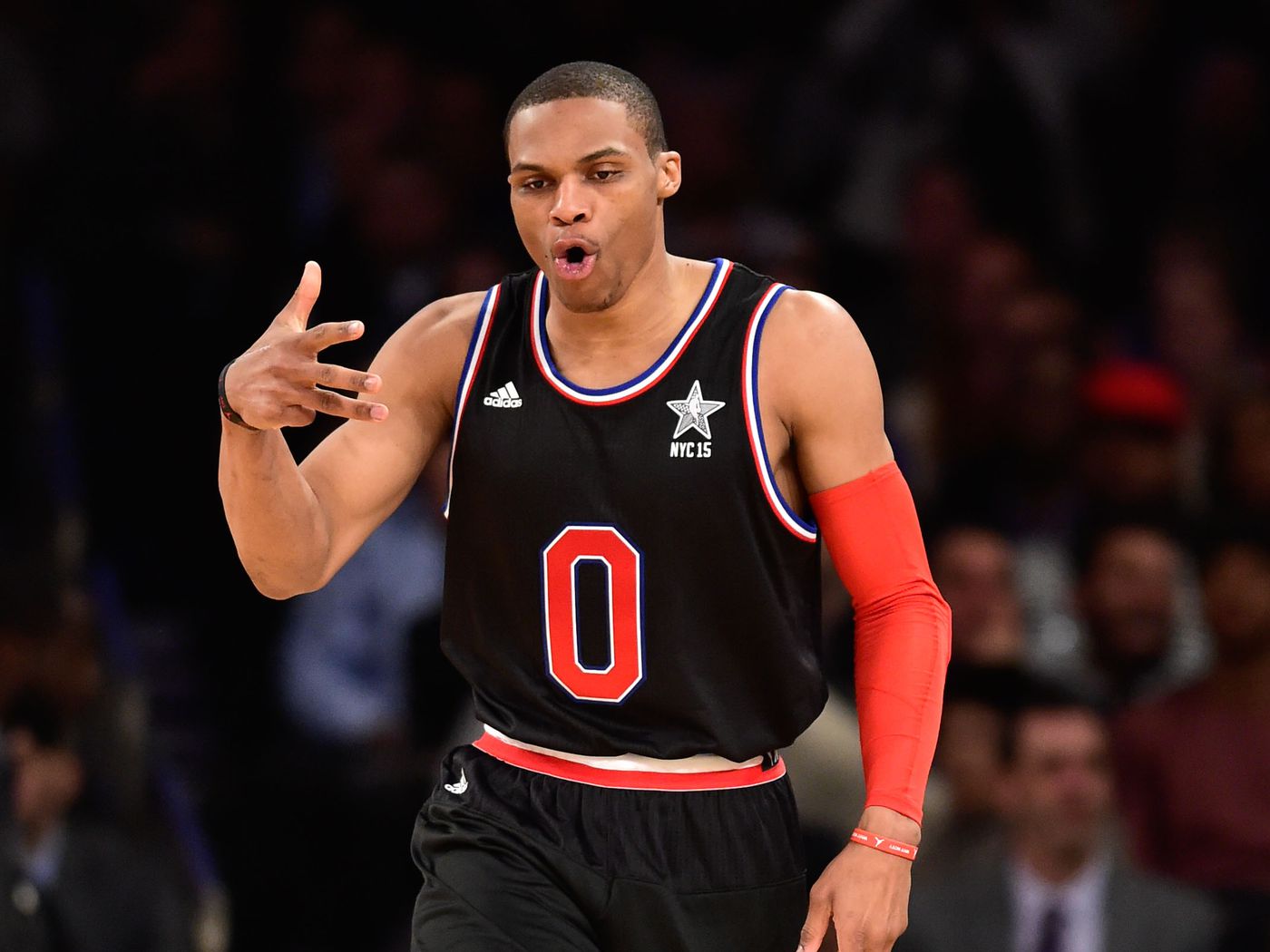 2011全明星赛科比（科比全明星最高分37分，乔丹40分，库里16记三分50分，那詹姆斯呢）