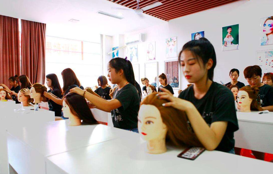 教育部发通知，将建立上千所“中职院校”，中等生听后忧心忡忡