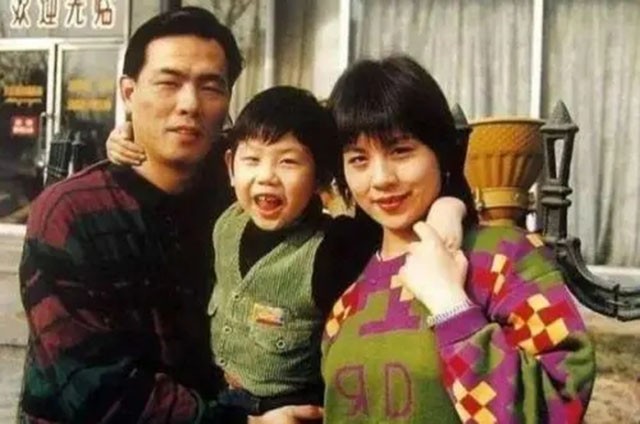 国乒文体恋仅蔡振华圆满，相濡以沫34年，曾和妻子住15平米小屋