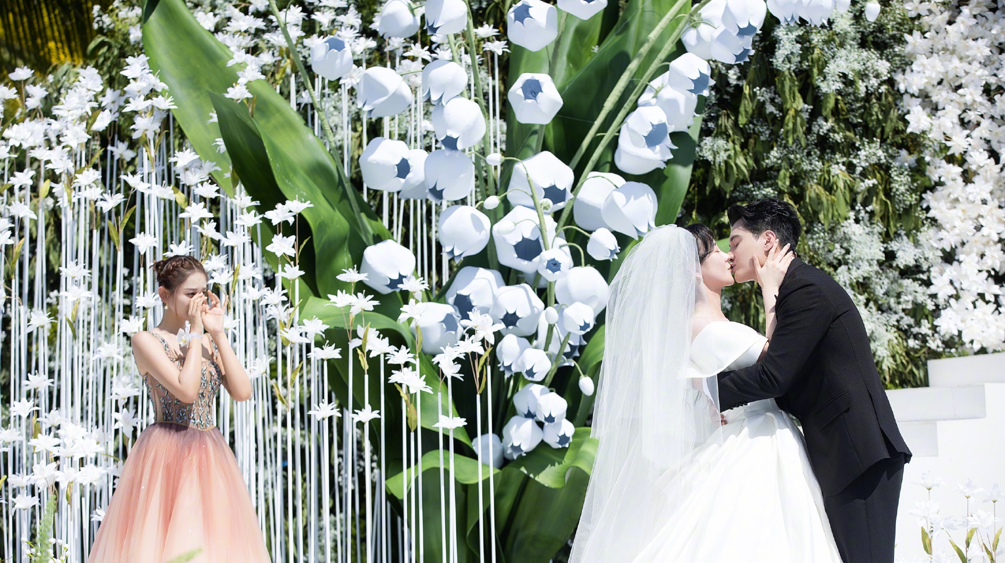 李晟张睿结婚现场 张睿送祝福李晟-思宇生活