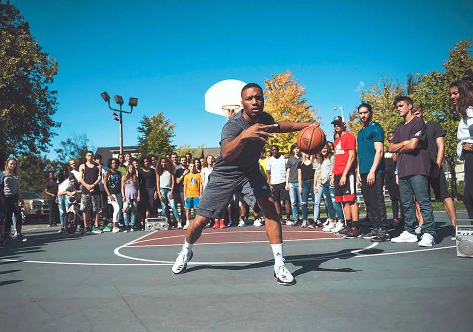 nba哪些球星球鞋吃香（对比利拉德职业生涯最好的三双球鞋！为何前期的签名鞋优于后期？）