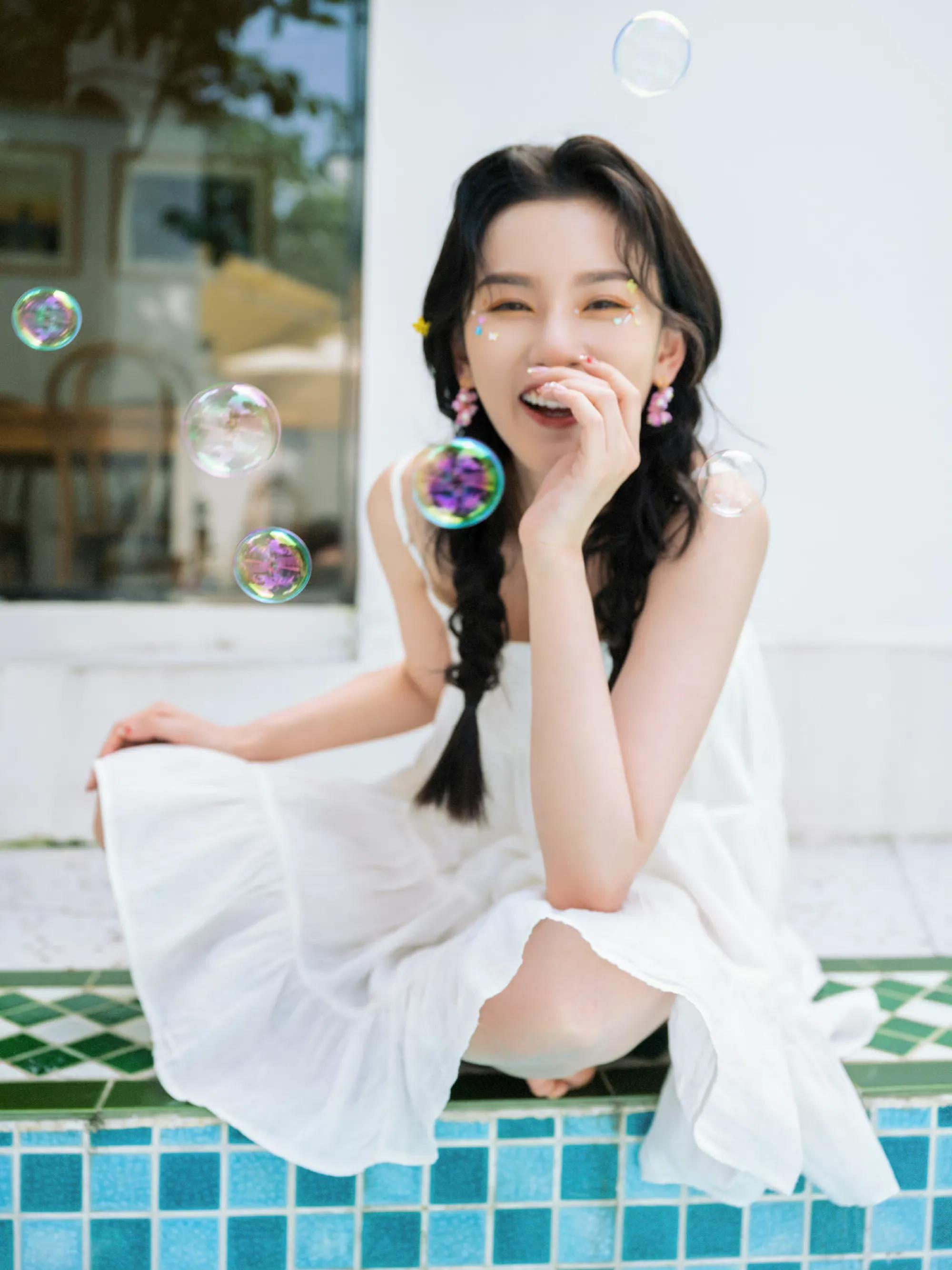 宋祖儿夏日吃瓜大片