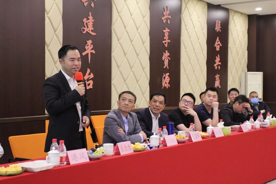 重庆市家具协会走进华亚家私参观交流