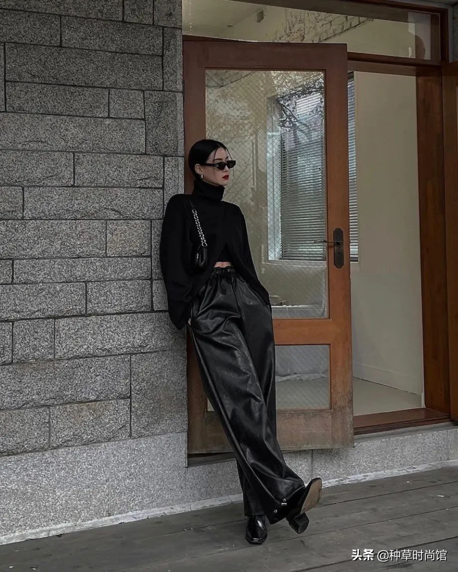 皮衣配什么裤子好看(皮衣配阔腿裤这样穿又美又时髦)