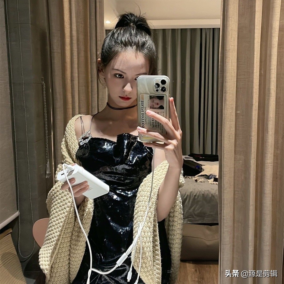 张予曦可爱的摆拍自拍美照