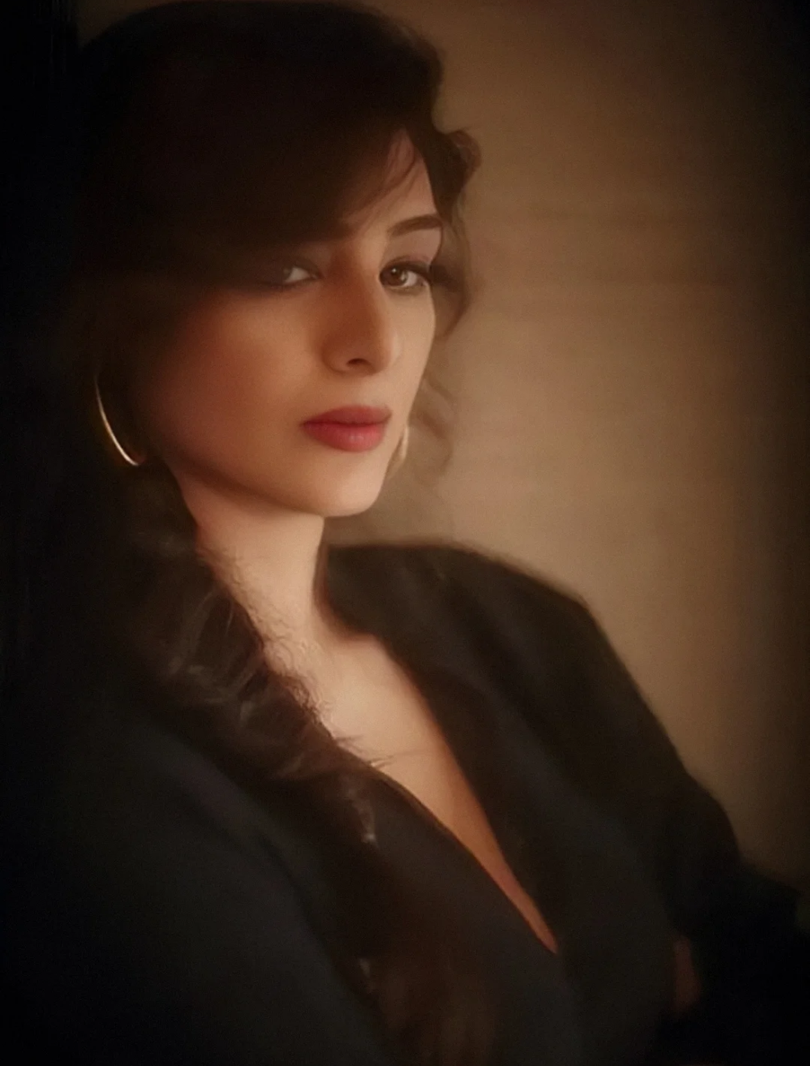 终于不流行傻白甜女主了，今年流行的是“疯批美人”，太有气场