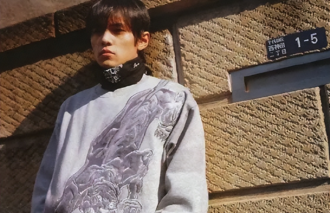 留长发却不娘的6位男明星，个个五官硬朗，野性又帅气