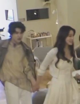恋与偶像第二季在线观看(不是恋综也有cp磕？笨蛋美女和年下奶狗，尹浩宇孟子义甜疯了？)