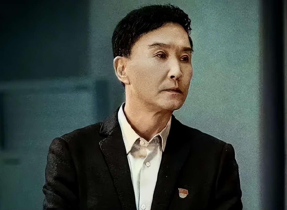 《狂飙》隐藏在背后的实情:吴刚被嘲"整容脸",真相引人心疼