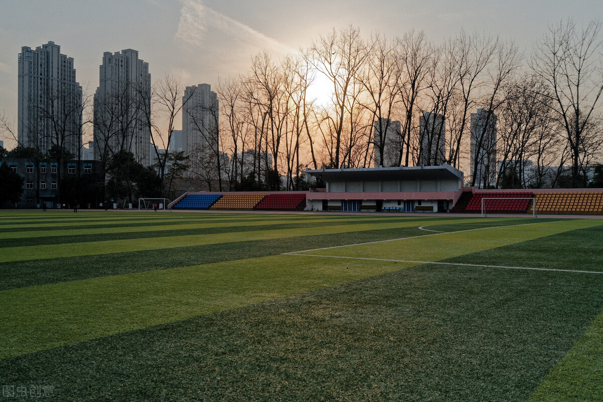 寒假留下来看校，在校园里欣赏到绝美的风景